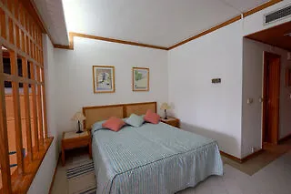 Muthu Oura 4*